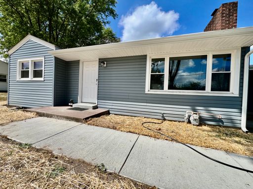 New Pool! Just vibes by the pool. Fully fenced yard – photo 1