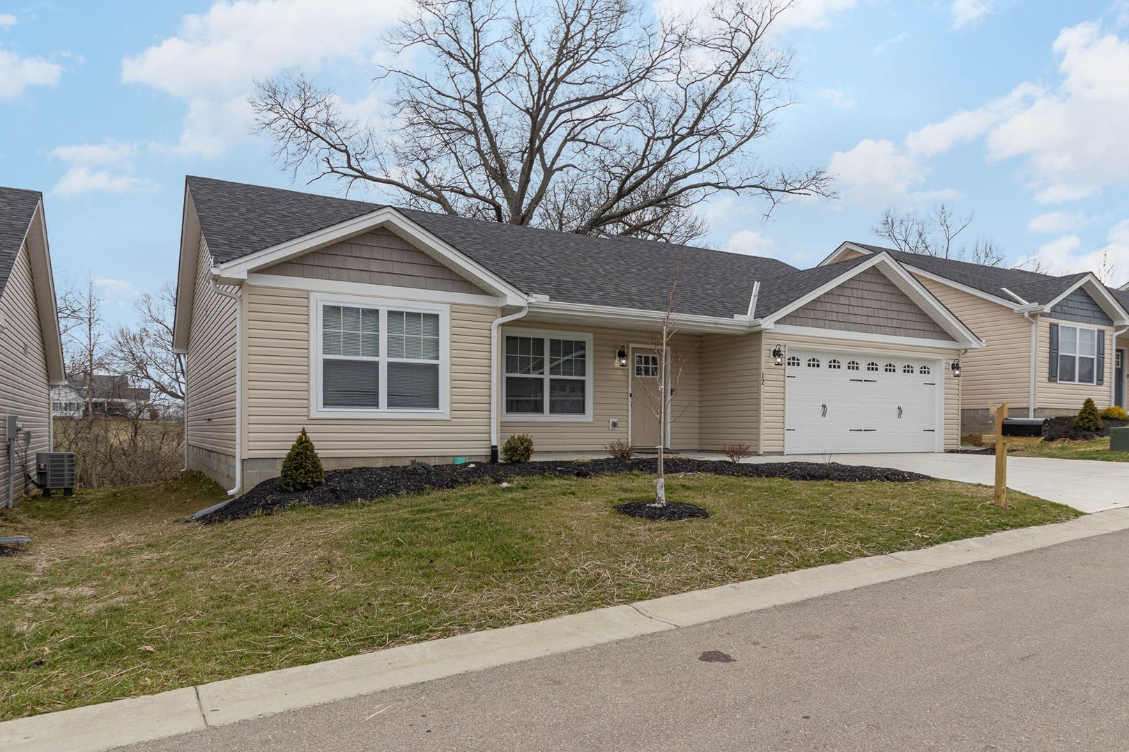 Hamilton House: 12 E Persimmon Drive