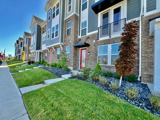 Central, luxury townhome in the heart of Liberty – photo 1
