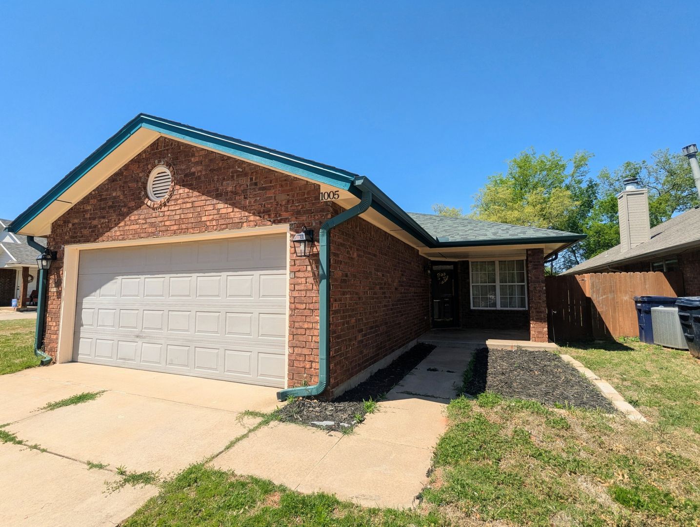 Edmond House: 1005 Valley CT