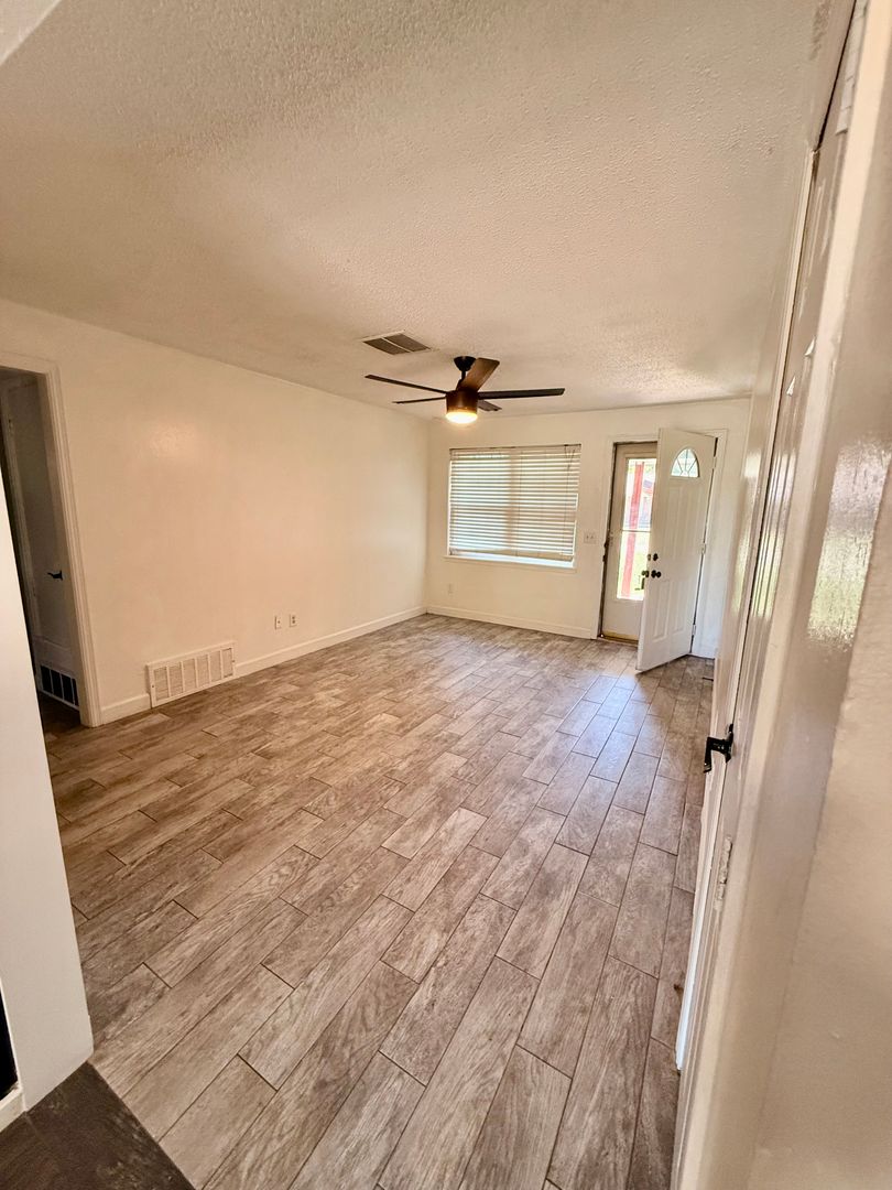 605 SW 10th ST, Moore OK 9 of 12