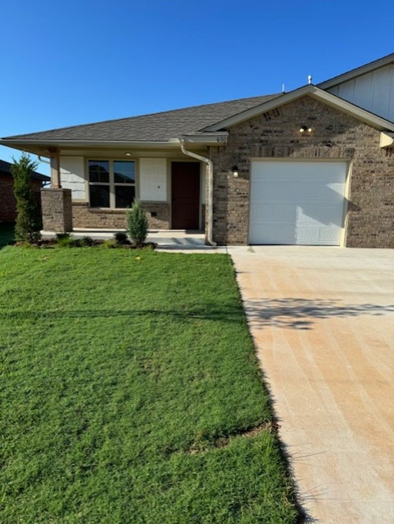 Brand New Duplex For Lease! 650 Juniper!