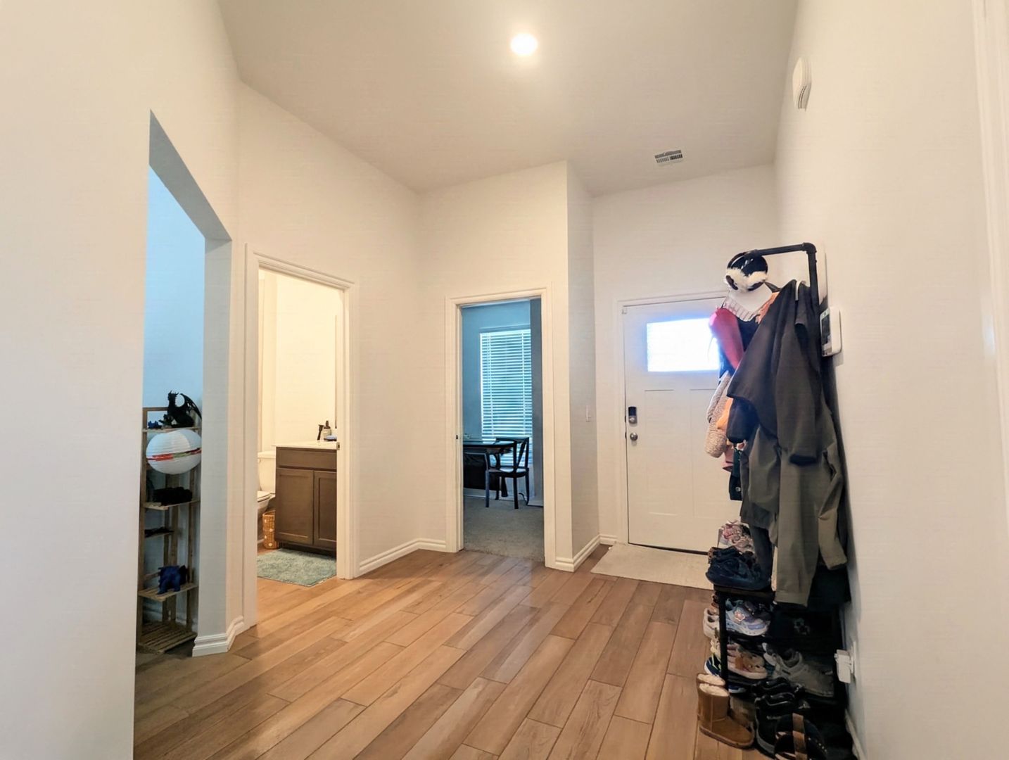 2716 Tracys Manor 2 of 8
