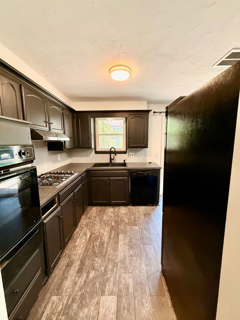 605 SW 10th ST, Moore OK 6 of 12