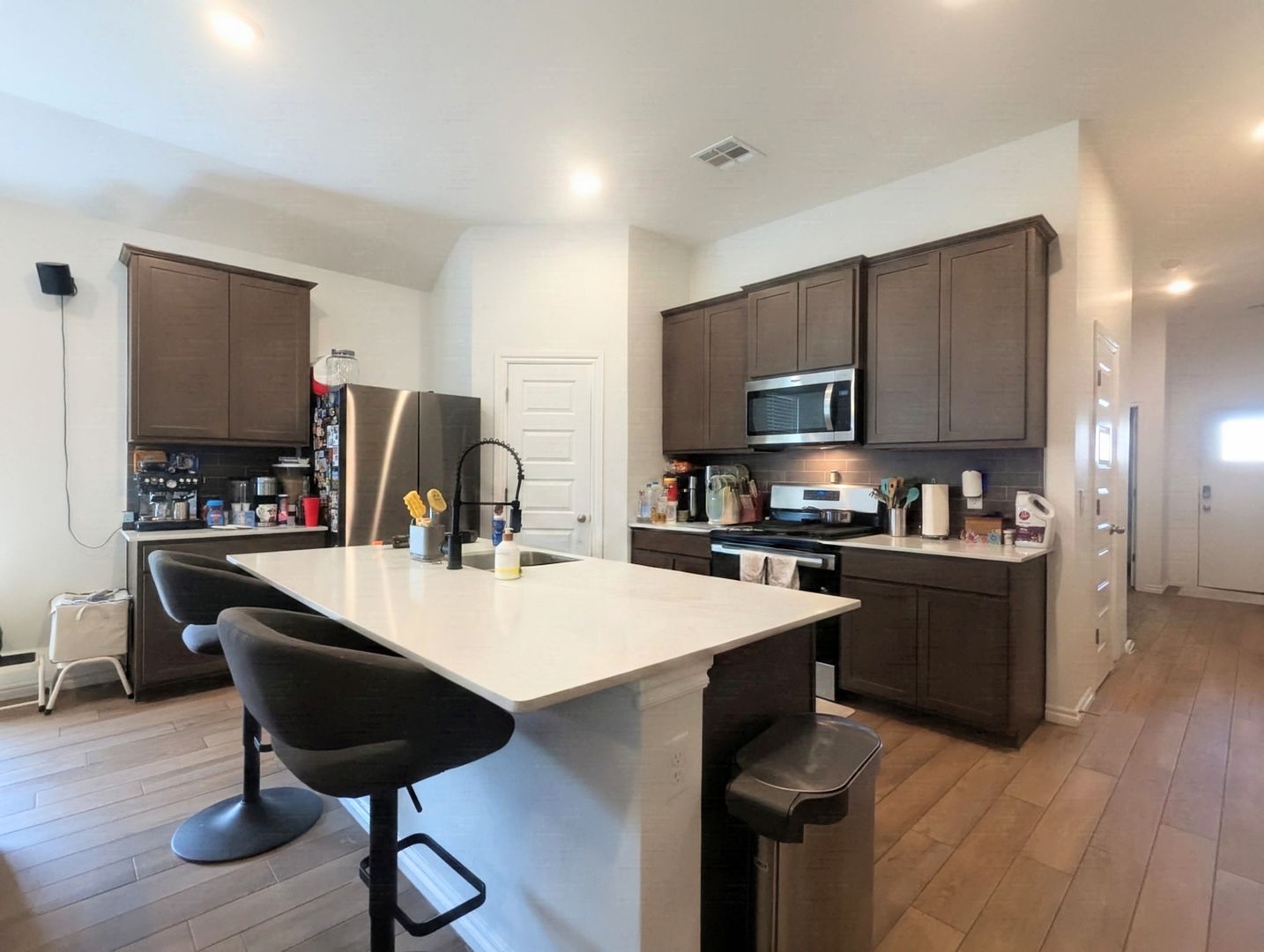 2716 Tracys Manor 4 of 8