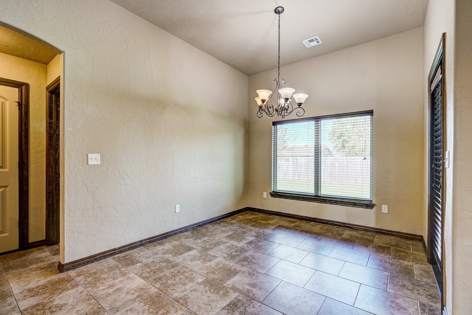 Moore House: 901 Ridgeway Drive