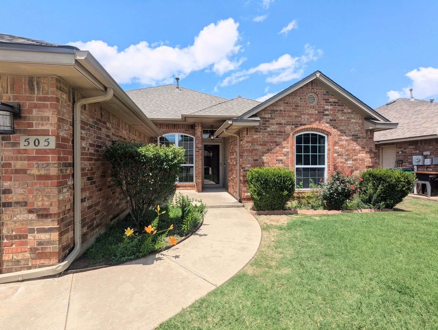 Moore House: 505 SW 159th St