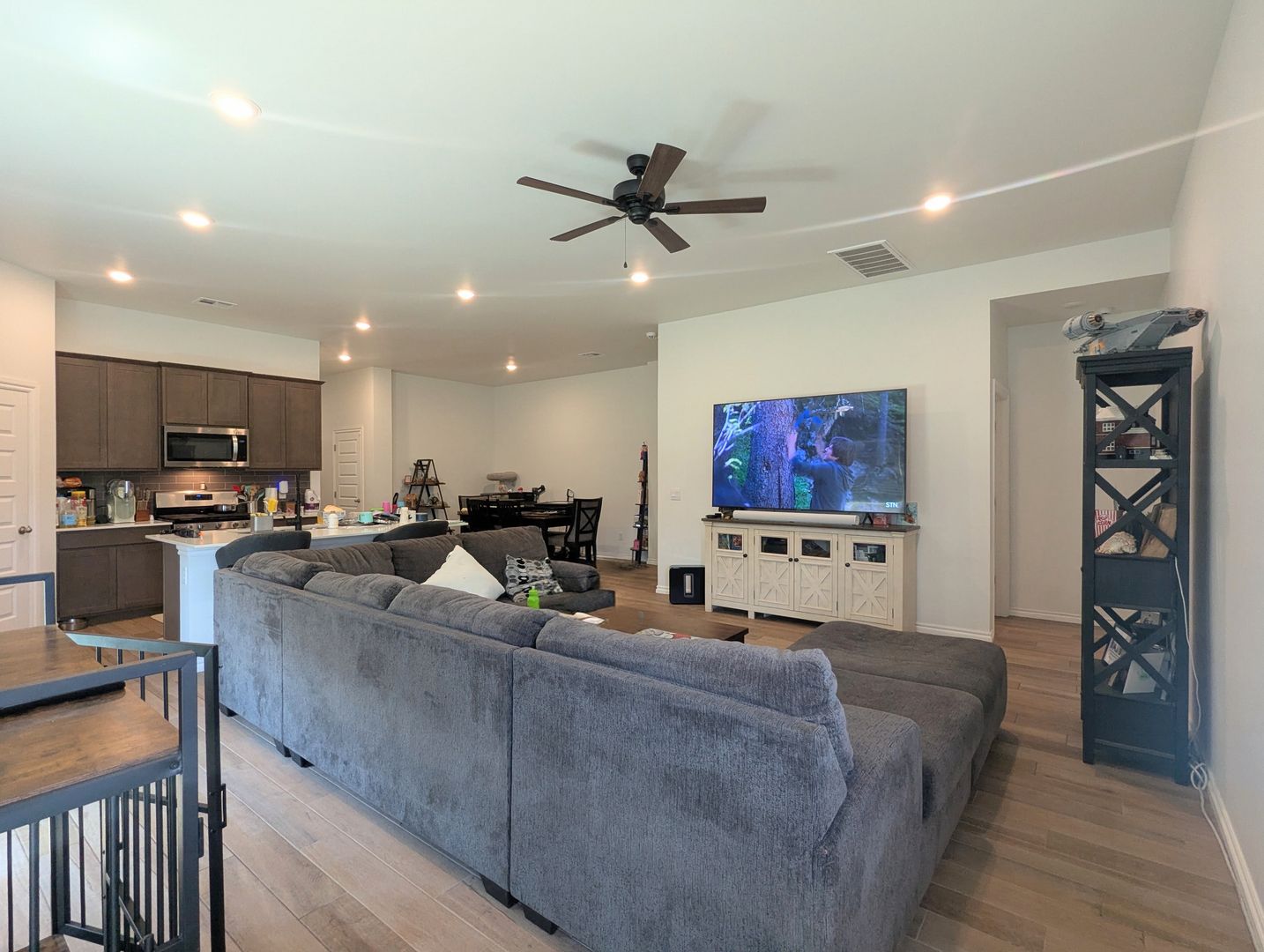 2716 Tracys Manor 5 of 8
