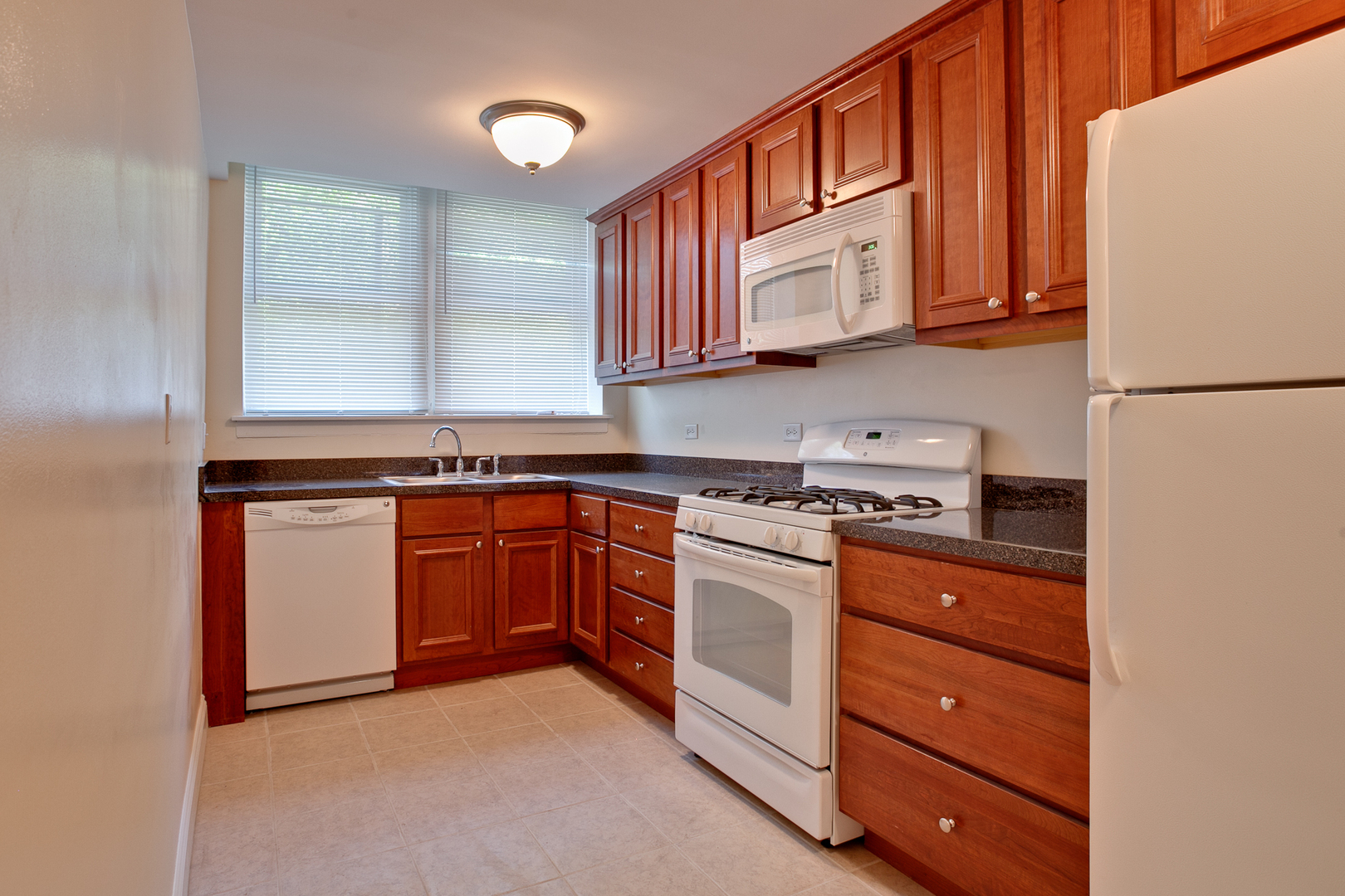 Chicago Apartment: 5121 S. Kenwood Ave.