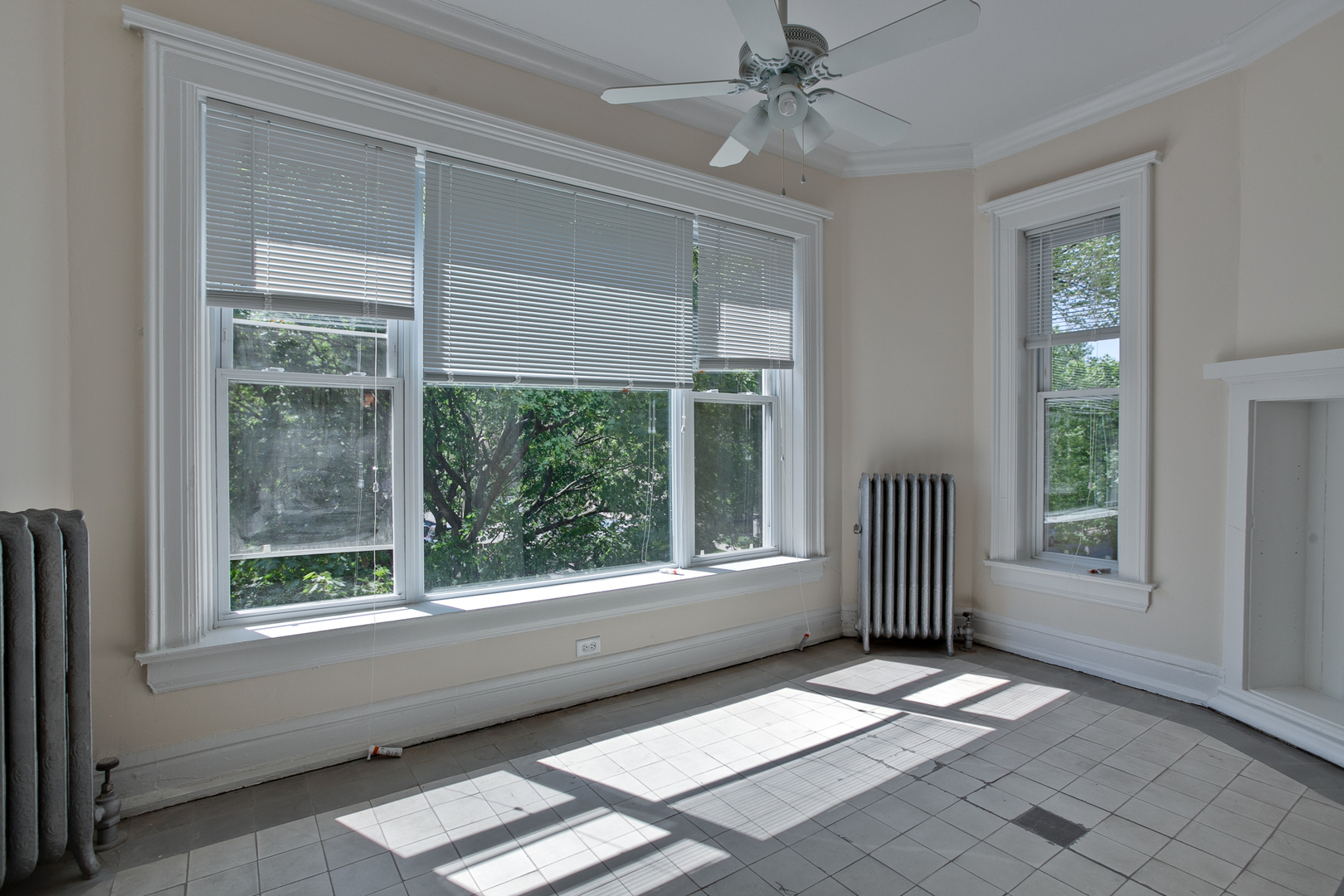 Chicago Apartment: 5121 S. Kenwood Ave.