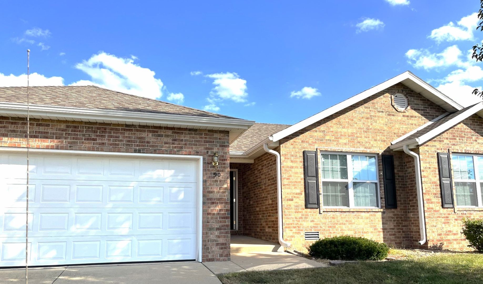 Hollister Apartment: KEH