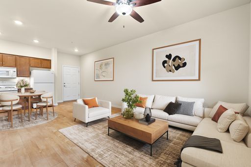 Second Floor - Great Parking Access – photo 1