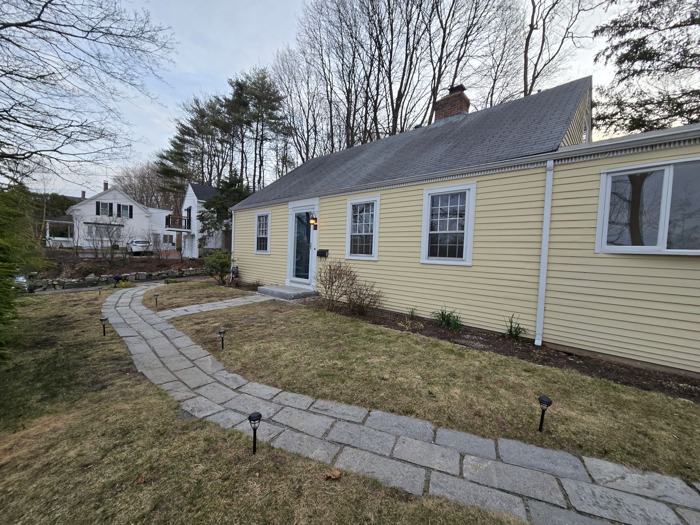 Newburyport Apartment: 5 Hillside Ave
