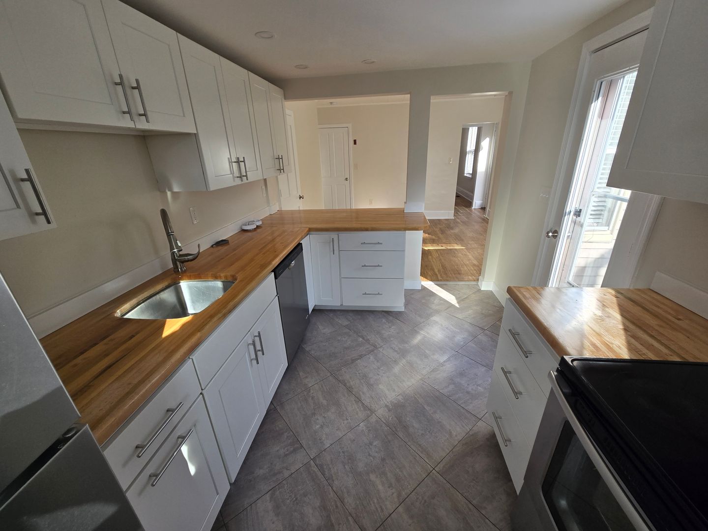 Newburyport Apartment: 18 School St