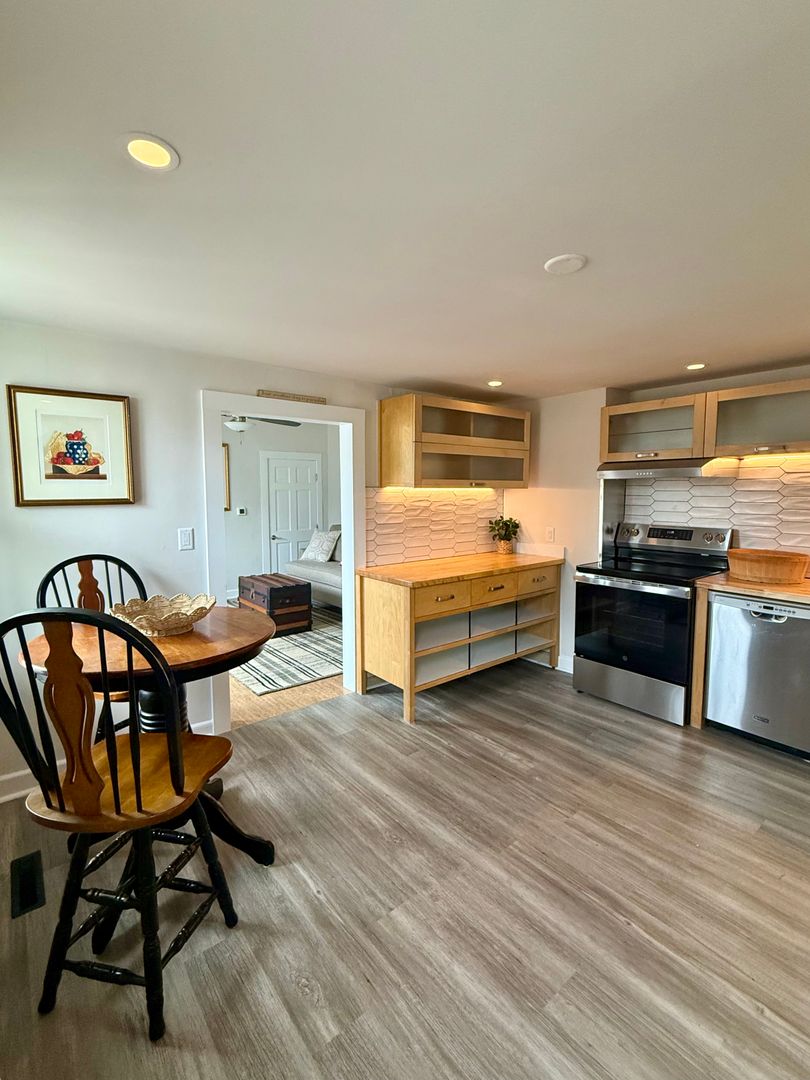 Newburyport Apartment: 6 Charles Street