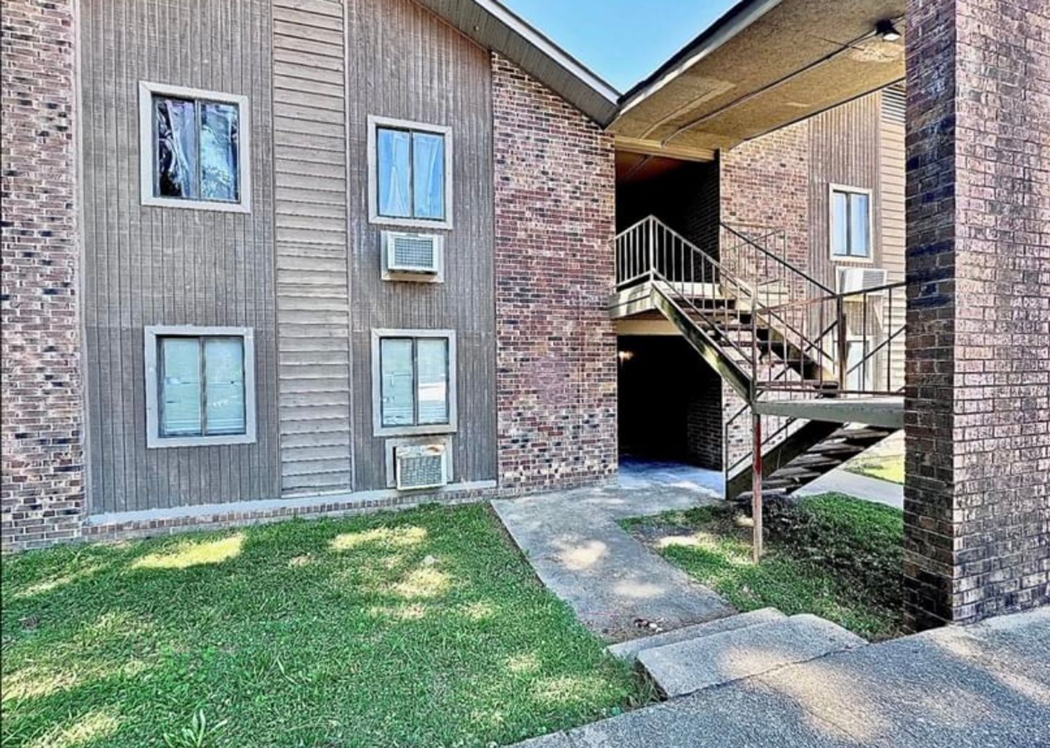 Jonesboro Apartment: 922 West Oak