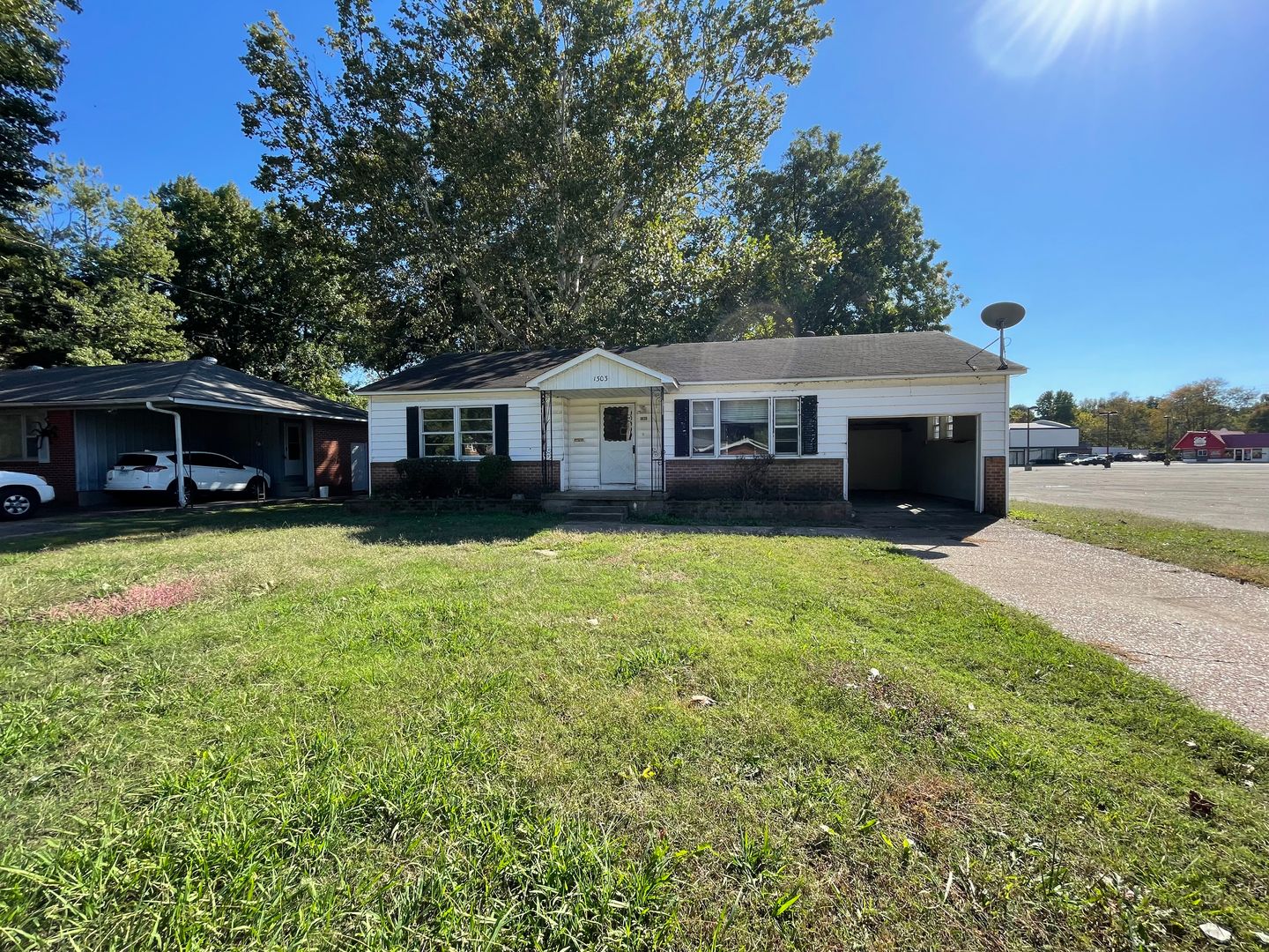 Jonesboro House: 83- 1303 West Warner