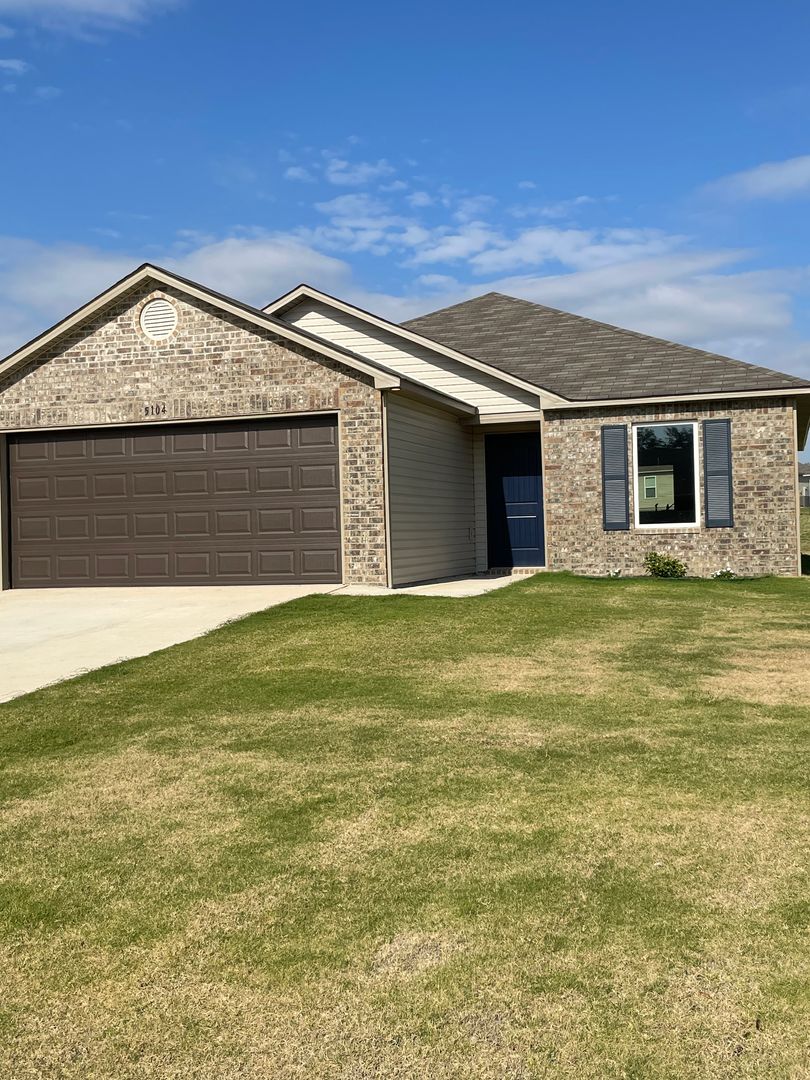 Jonesboro House: 5104 Yukon Dr