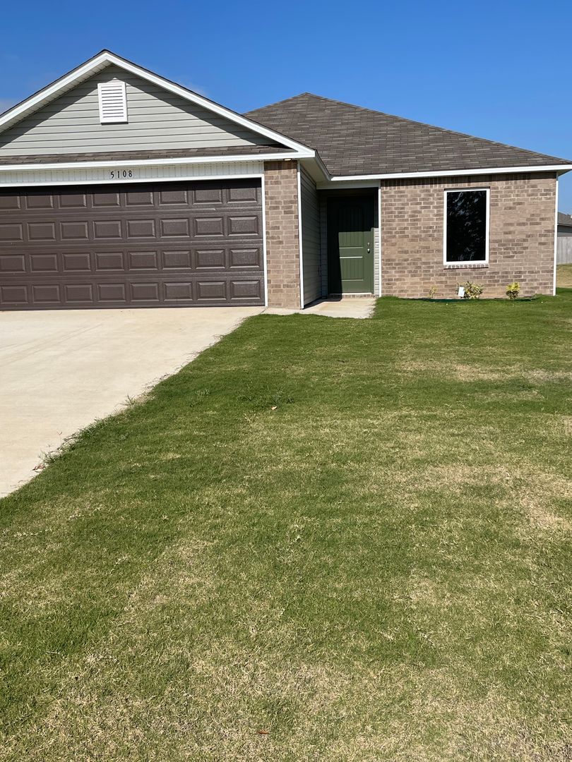 Jonesboro House: 5108 Yukon Dr