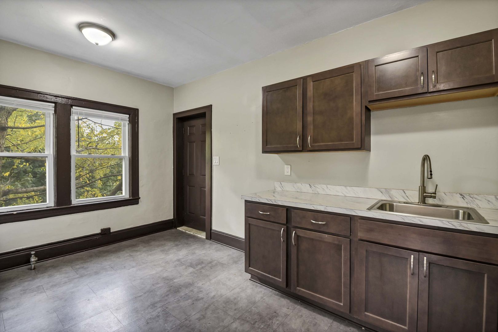 Cleveland Apartment: 3567 Bosworth Rd.