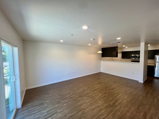 14 Days Free Rent With Immediate Occupancy! -Esposti Park Apartments