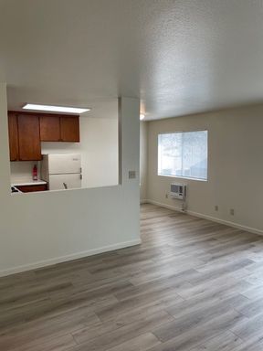 MOVE IN SPECAIL! 14 DAYS FREE RENT WITH IMMEDIATE OCCUPANCY!-Deerbrook Apts. – photo 1