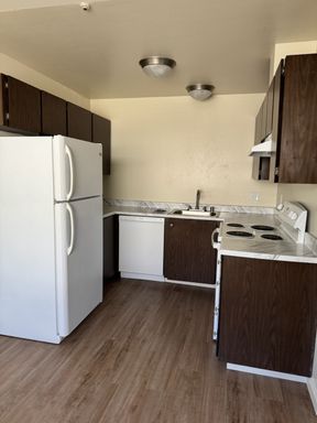 14 Days Free Rent With Immediate Occupancy! -Santa Alicia Apts. – photo 1