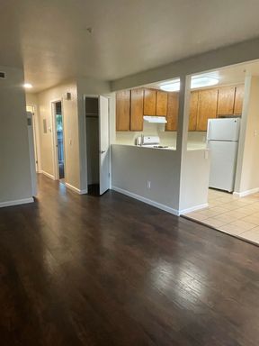 JUST REDUCED! MOVE IN SPECIAL! - North Dutton Apartments – photo 1