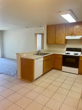 Large & Bright 1 Bed 1 Bath Apartment Near Coddingtown Mall! – photo 1