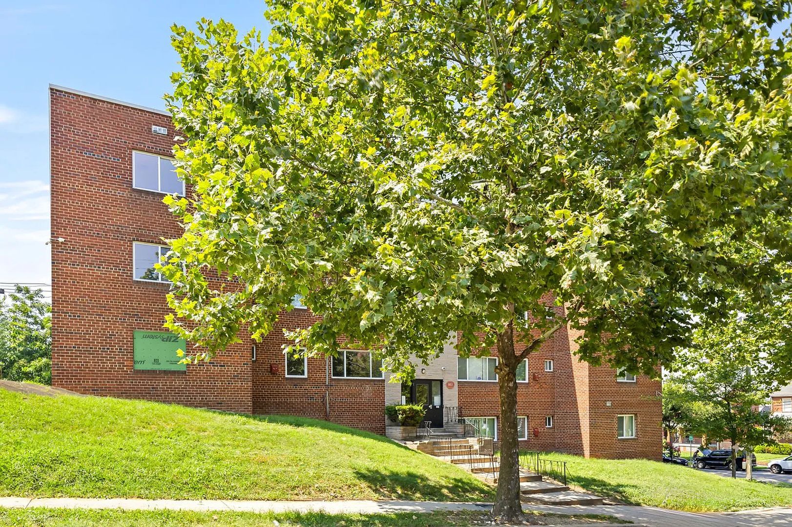 Washington Apartment: 1953 19th Place SE