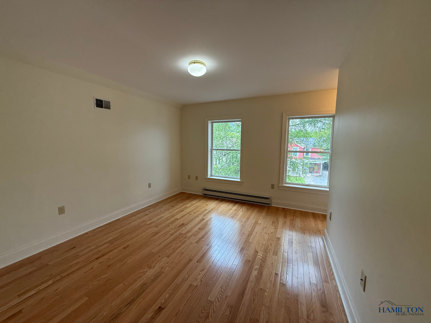 Hamilton Apartment: 25 Milford St