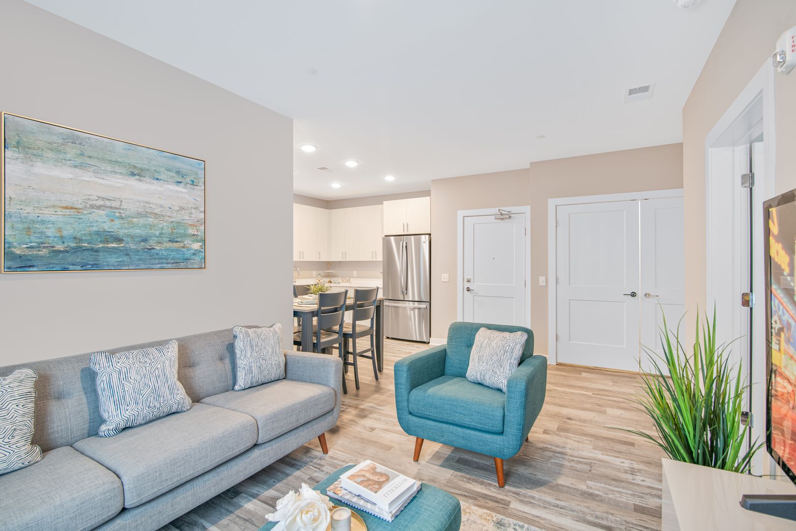 Somerset Apartment: 830 Hamilton Street