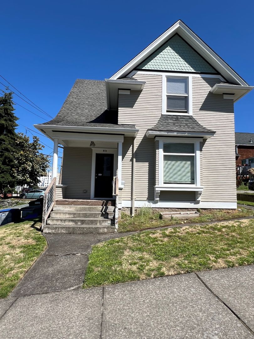 Bellingham Apartment: 311 E Laurel St
