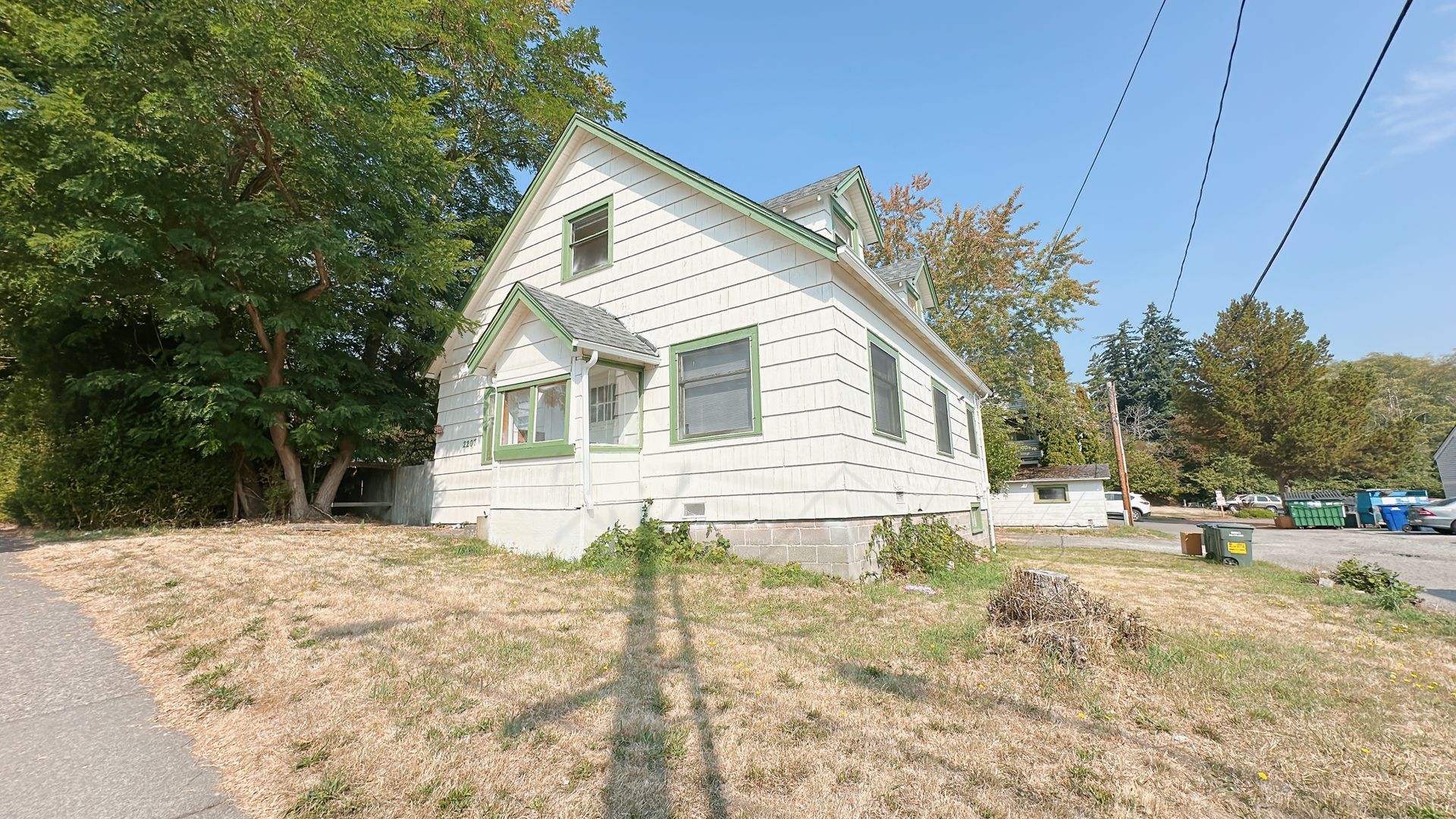 Bellingham House: 2207 Douglas Ave