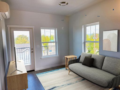 OPEN HOUSE Sat 8/29 & Sun 8/30 from 3-5: Newer 3 bdrm/1 bath view units on High St – photo 1