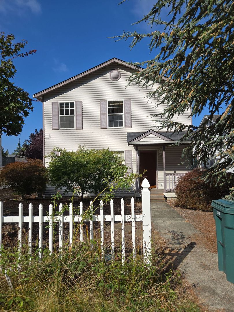 Bellingham House: 112 S 44th St