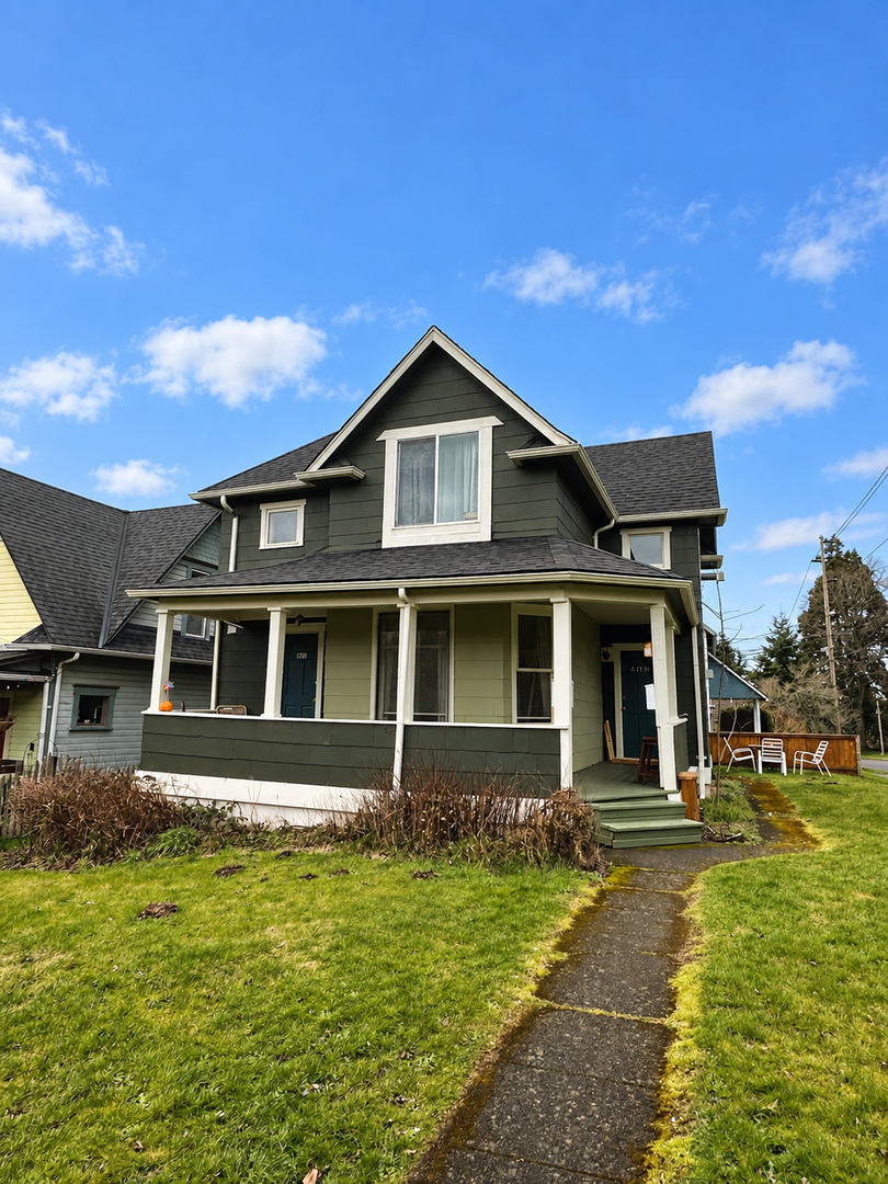 Bellingham Apartment: 421/423 Gladstone St