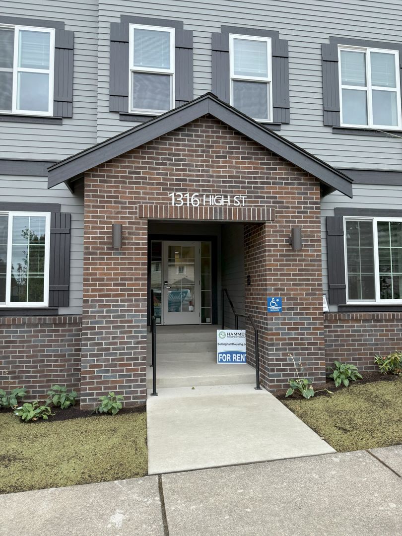 Bellingham Apartment: 1316 High St