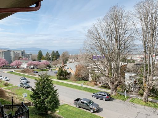 3bdrm + den/1.5 bath on Student Row near WWU – photo 1