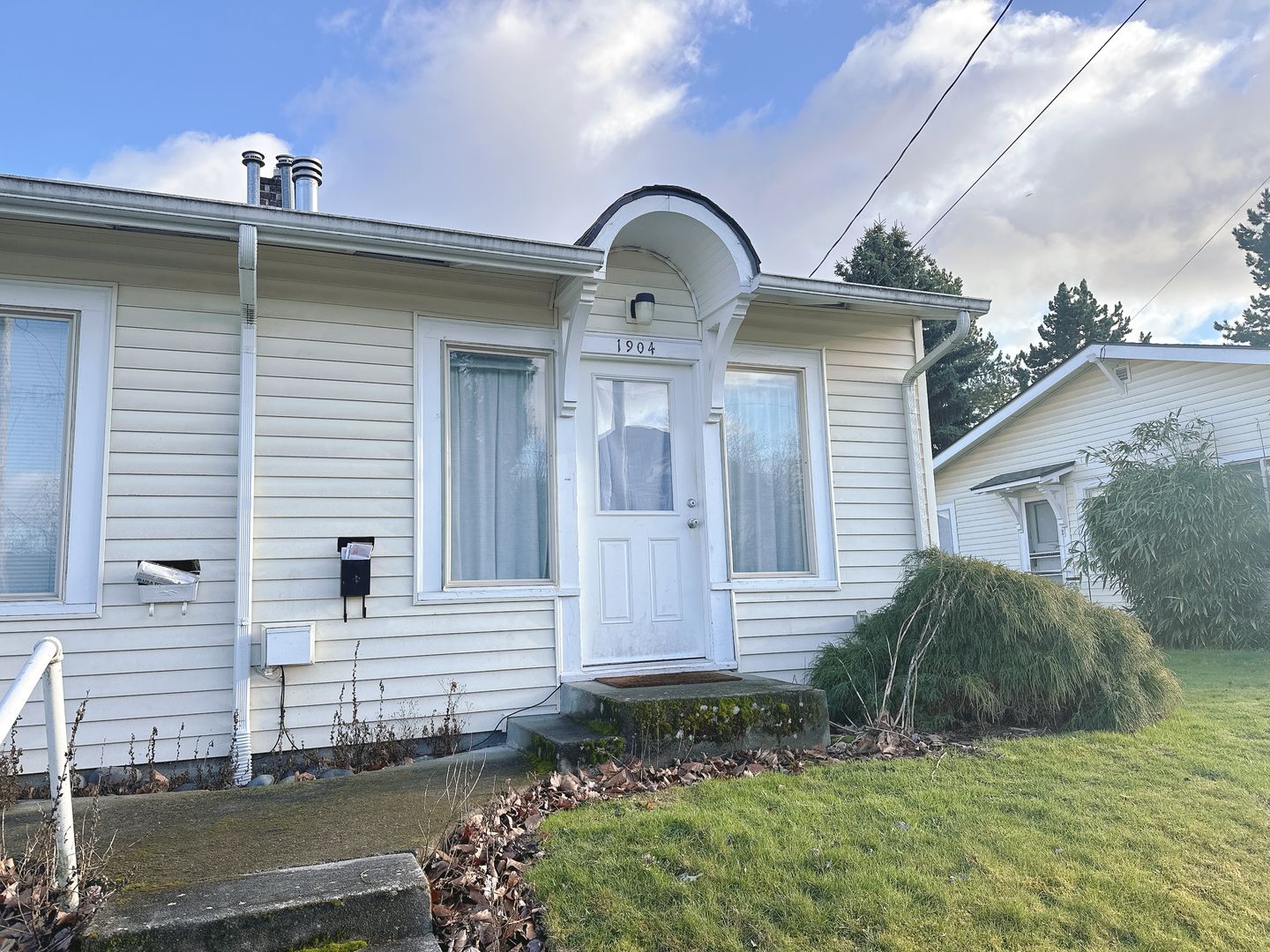 Bellingham Apartment: 1900 H St