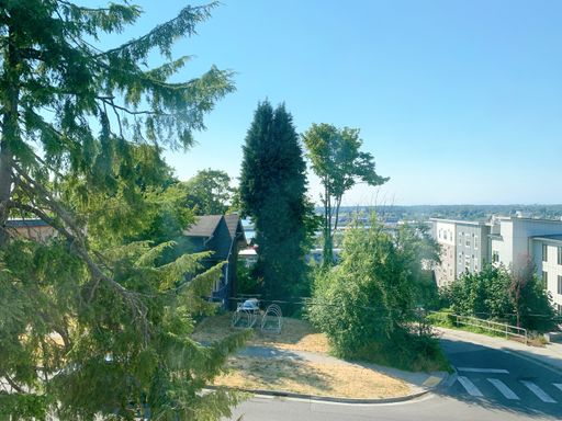 TOP Floor with deck: 3bdrm/1 bath view unit - 1 block to WWU – photo 1