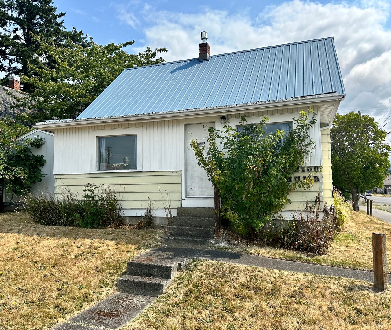 Bellingham House: 2100 Humboldt St