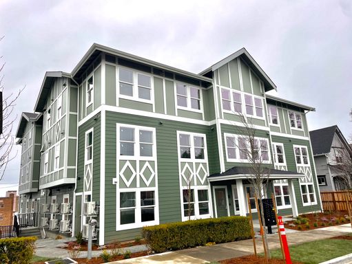 PRELEASING: New 3 bdrm/1 bath Unit w/AC, Near WWU and Downtown! – photo 1