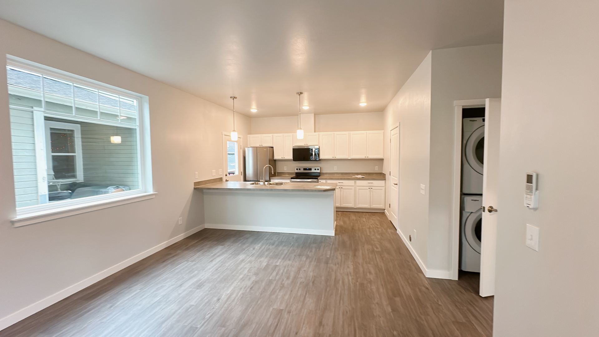 Bellingham Apartment: 1000 Billy Frank Jr St - 707 E Laurel