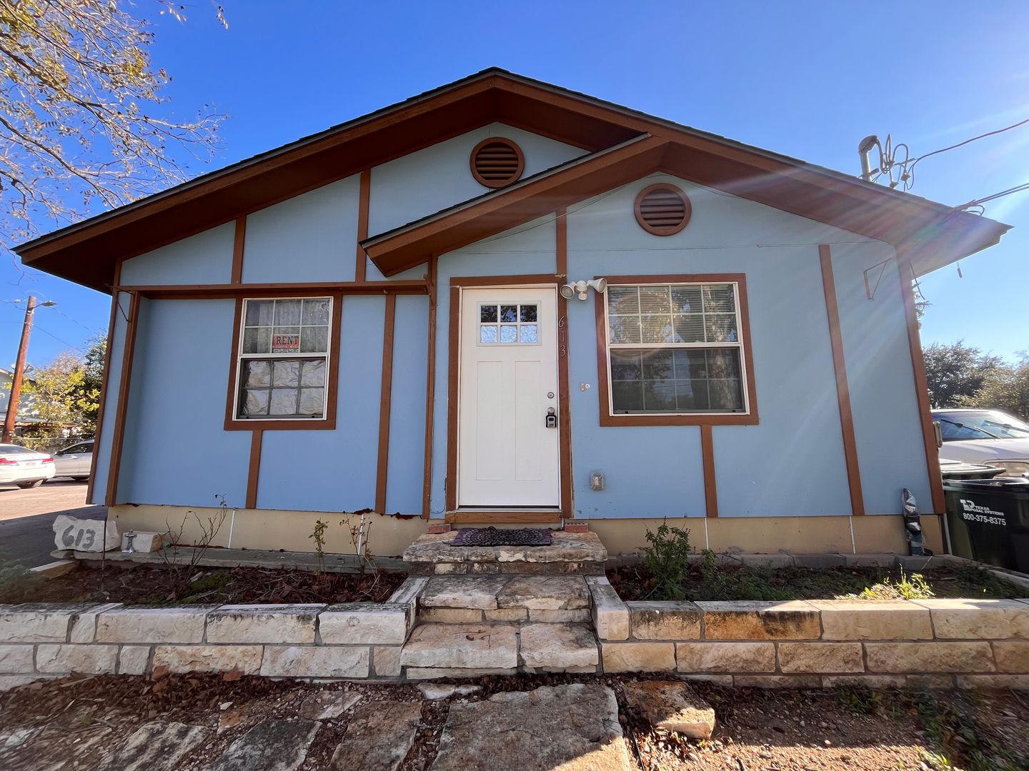 San Marcos House: 613 S LBJ Dr.