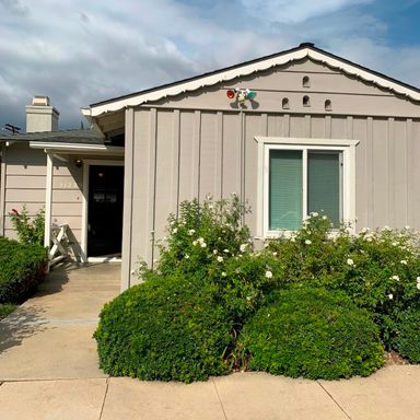 S of the Blvd 2+1 w/appliances, A/C, garage + backyard! (21227 De La Guerra)