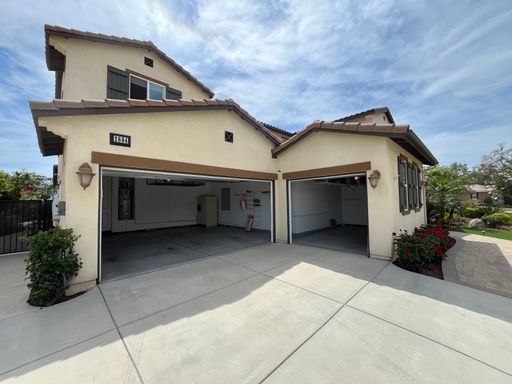 Simi Valley MOVE-IN READY 5 BR + 4 BA w/ upgraded kitchen + all appliances included & built-in speaker system! – photo 1