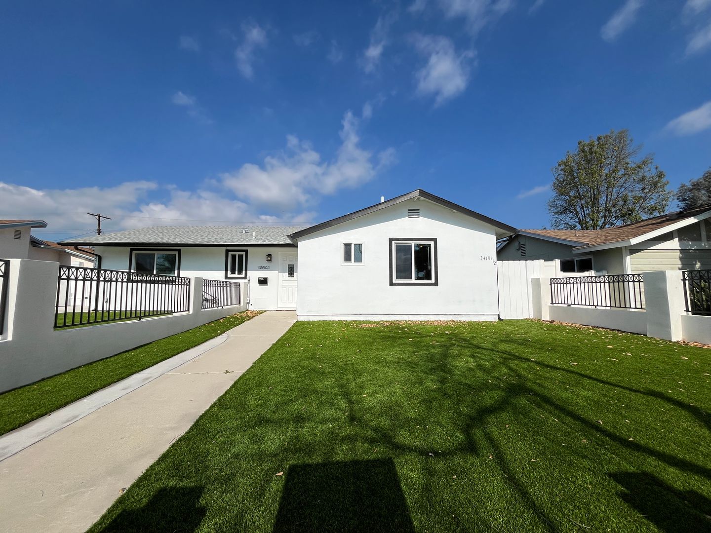 West Hills House: 24101 Victory Blvd.