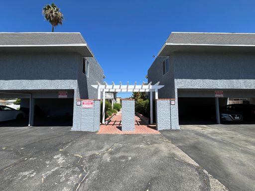 Simi Valley studio w/parking, water, trash + gas utilities included!