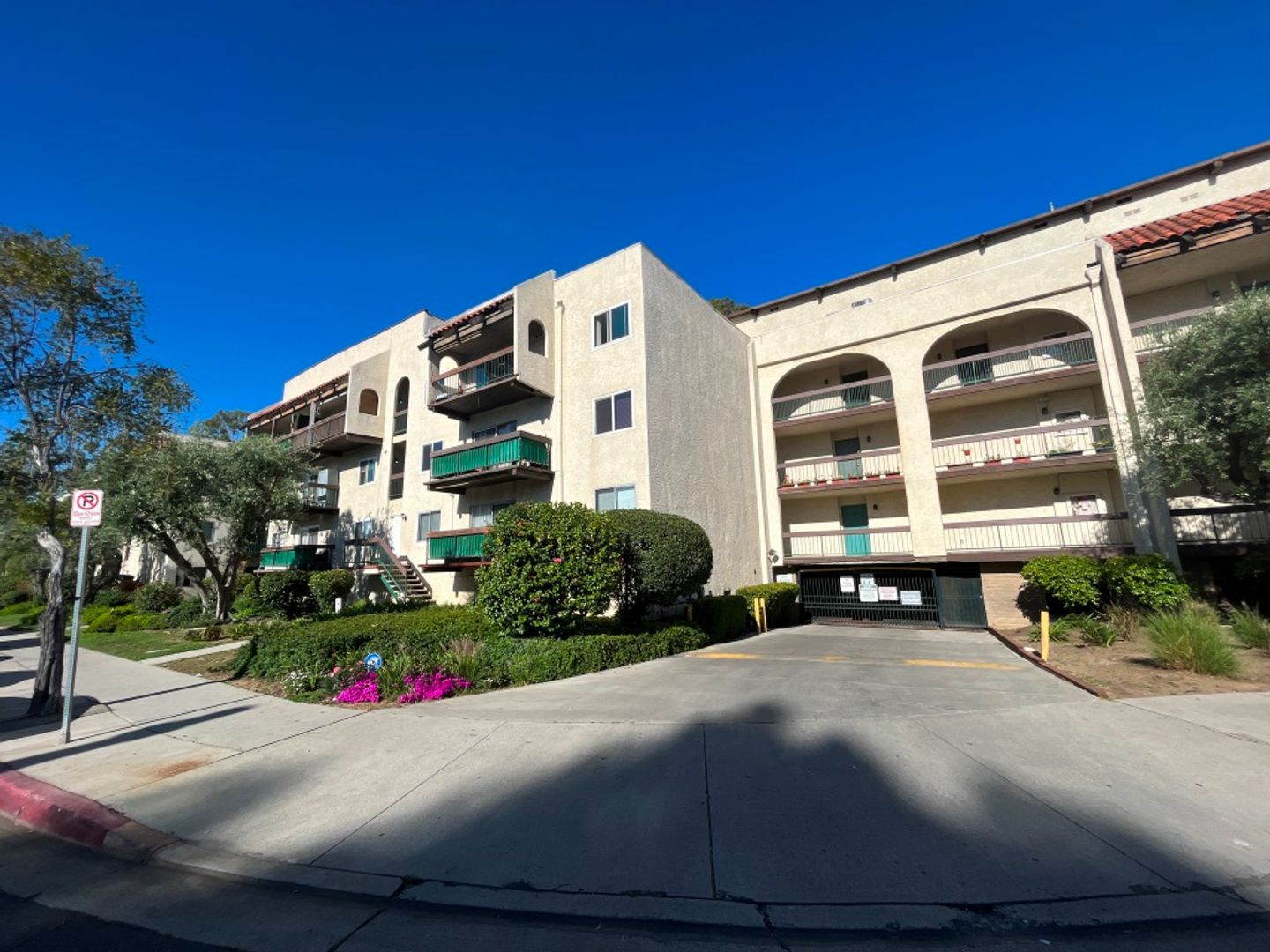 Encino House: 5460 White Oak Ave. #G334